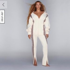 IVY PARK SNAP TRACK SUIT. Size: SMALL